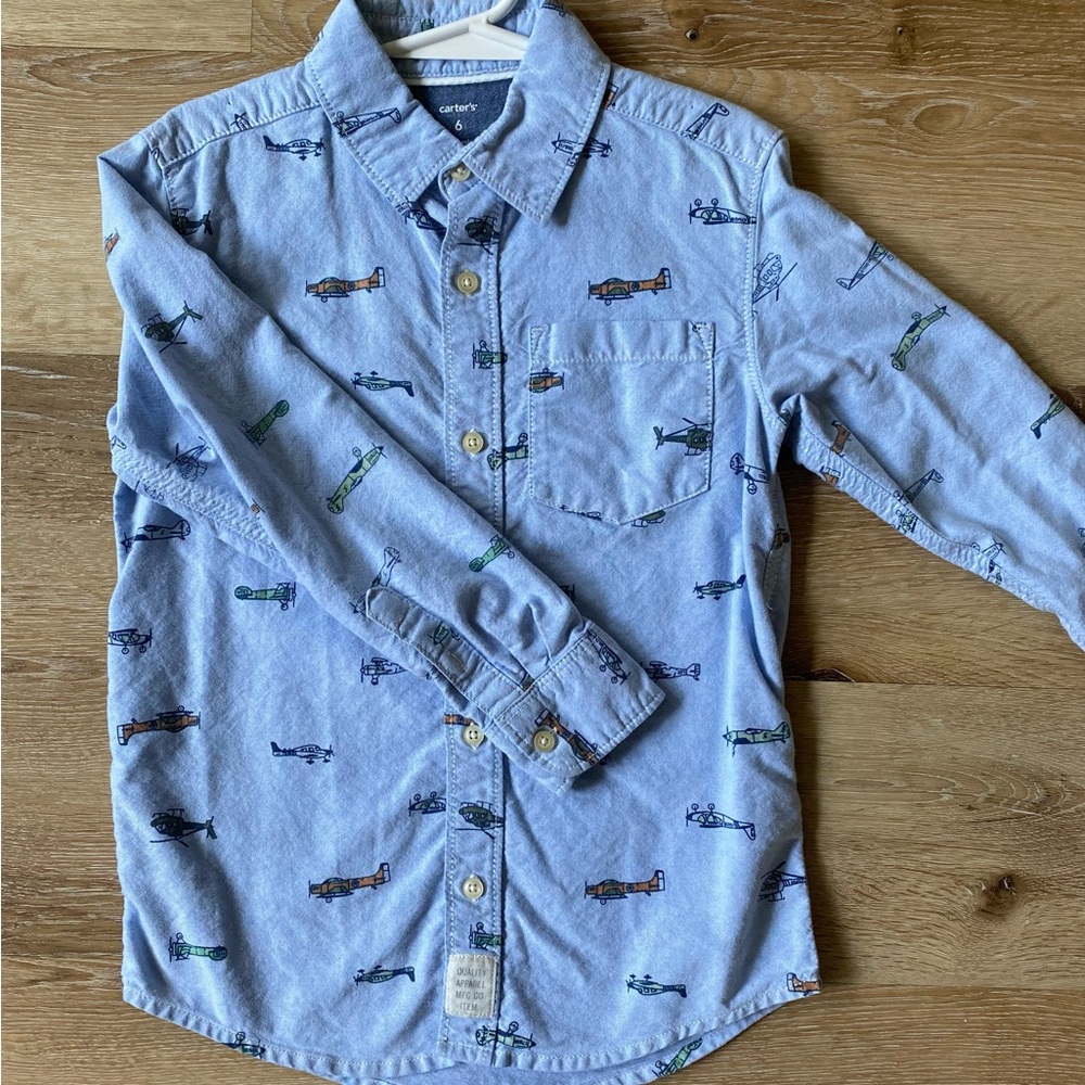 Boys size 6 Long sleeve button down shirt